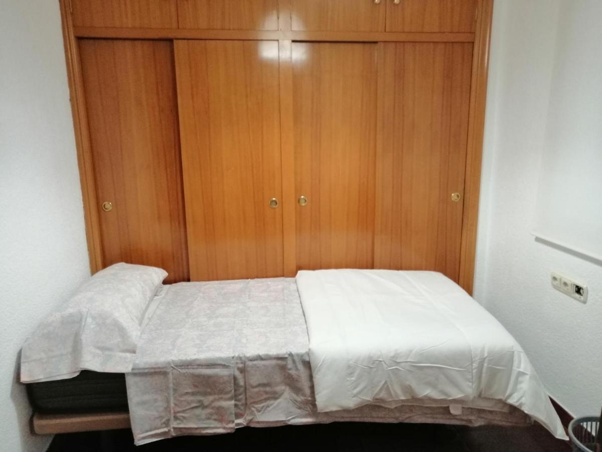 Rooms Estacion Аликанте Стая снимка